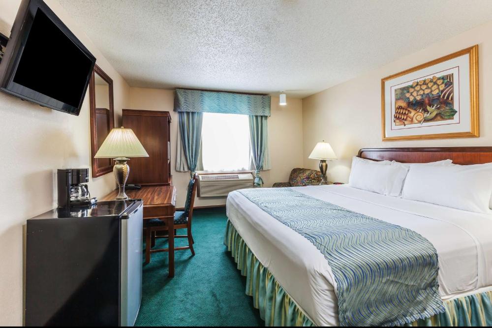 Deluxe King Room - Smoking interior